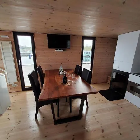 Botel Hausboot Geiselruh Braunsbedra