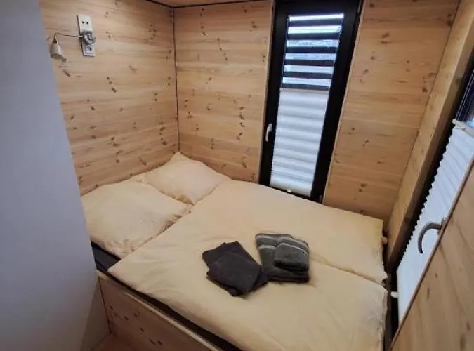 Hausboot Geiselruh Úszó hotel