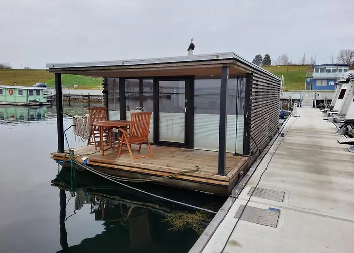 Hausboot Geiselruh Úszó hotel *